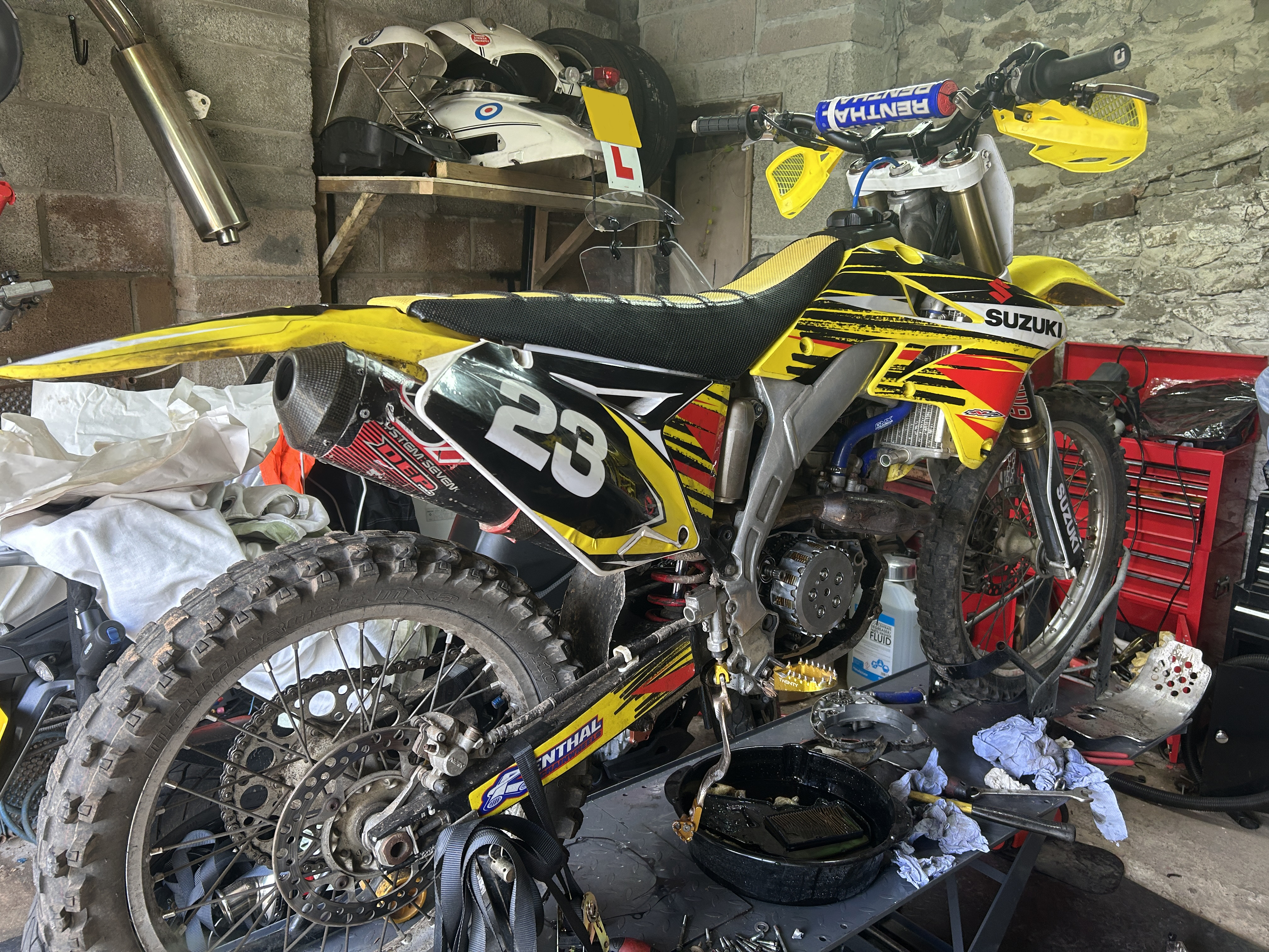 2008 Suzuki RM250 - In for a stuck kickstarter issue