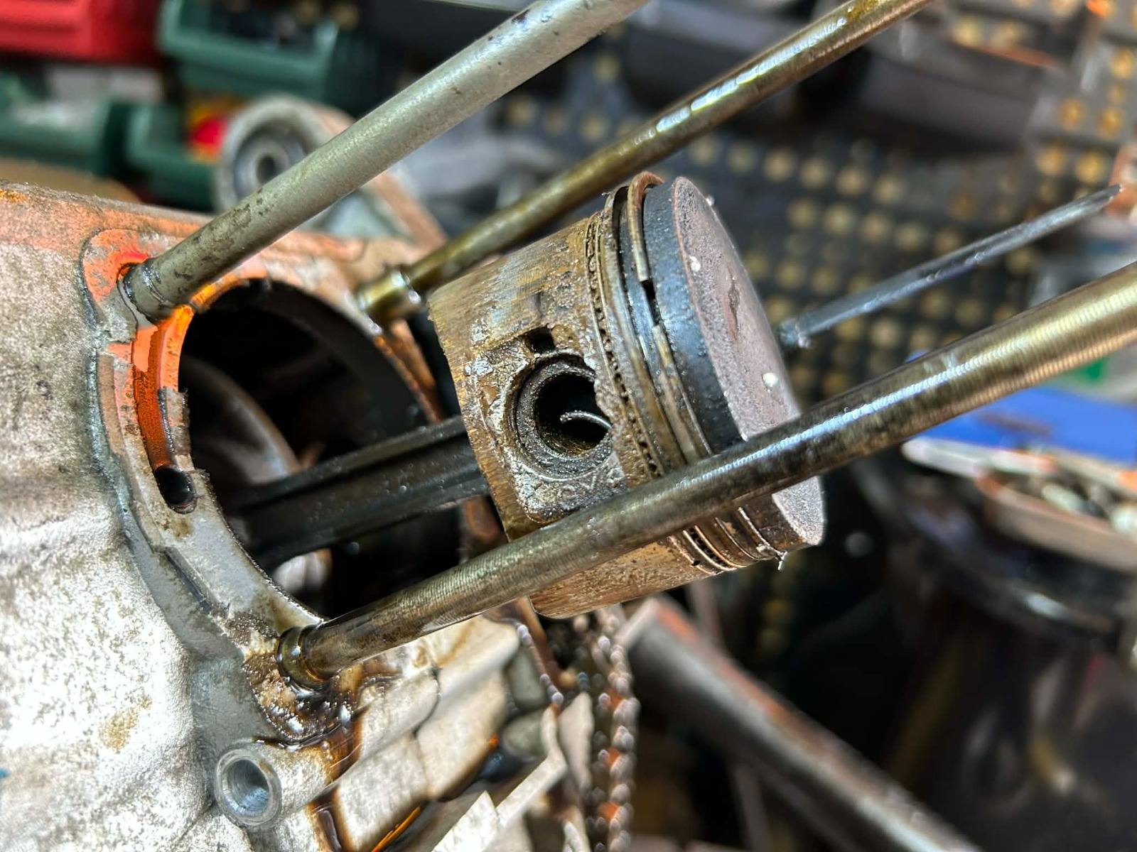 Znen Tommy - A deeper look into the Znen Tommy with low compression. Already clear this thing has been completely abused
