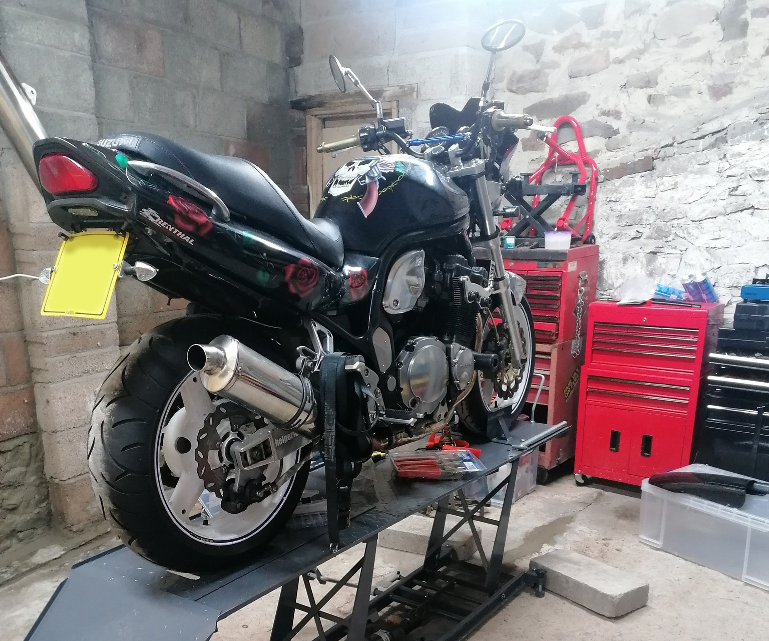 Suzuki Bandit - Maintenance, repairs, a tank respray... ready for sale (sold)