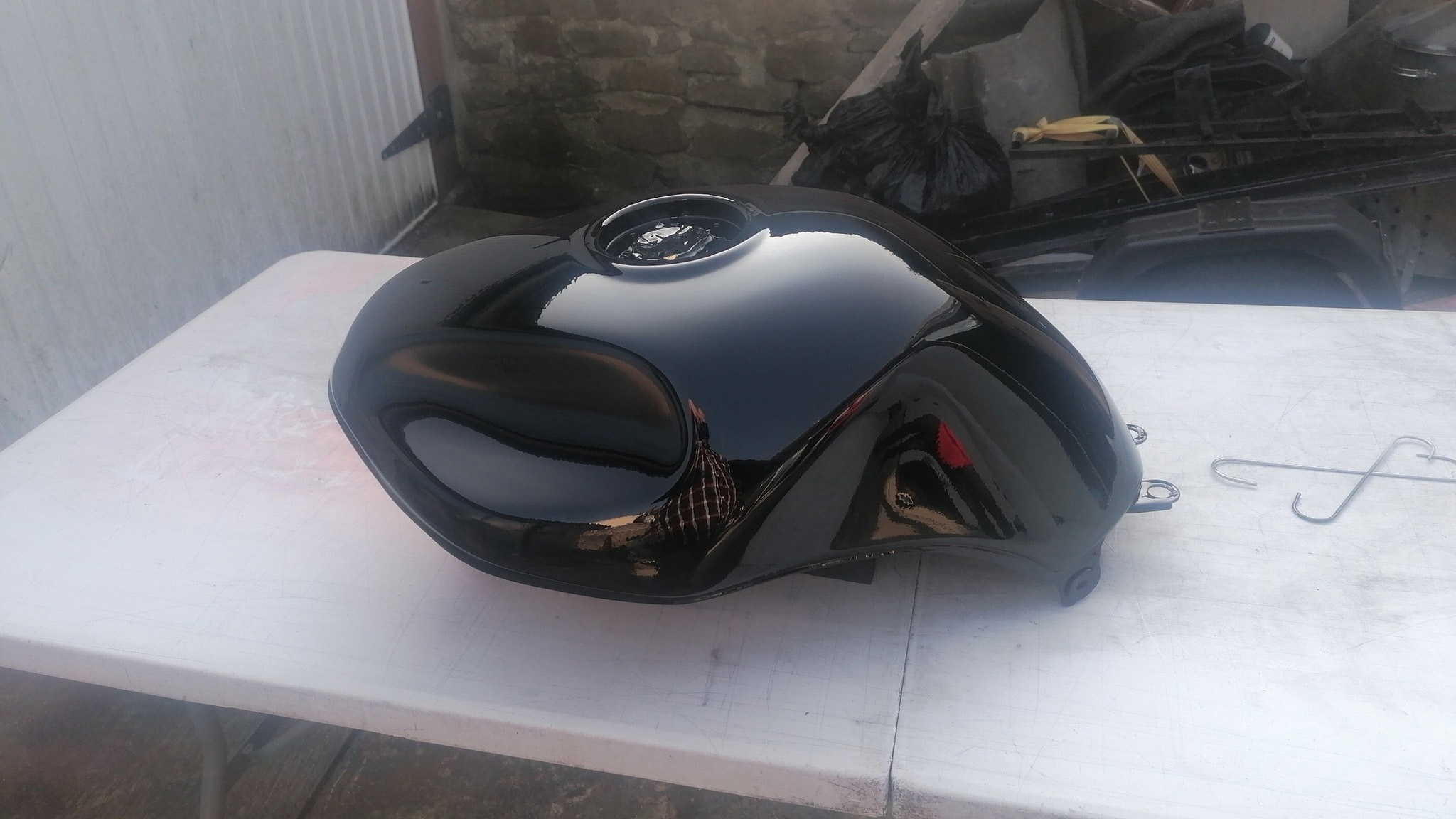 Suzuki Bandit - Nice coat of fresh paint for the tank, just needs a good polish